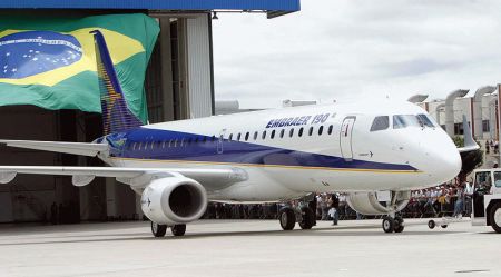800px-embraer_190